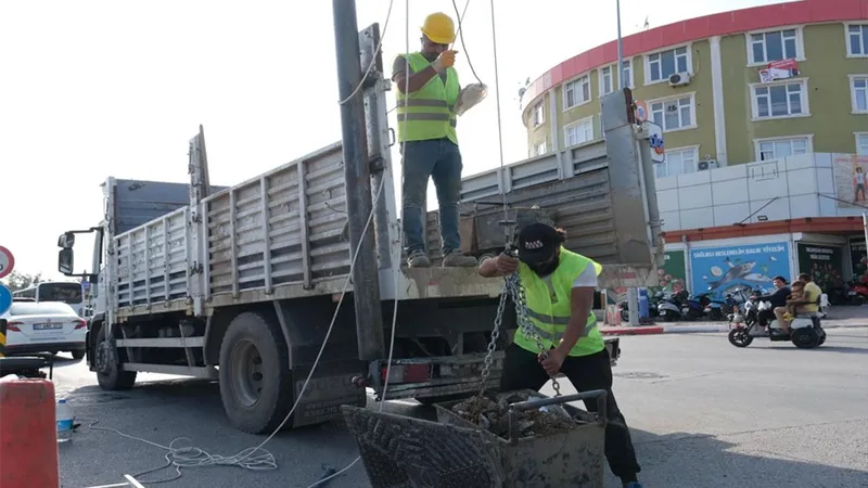 Antalya’da yağmur suyu hatları temizleniyor
