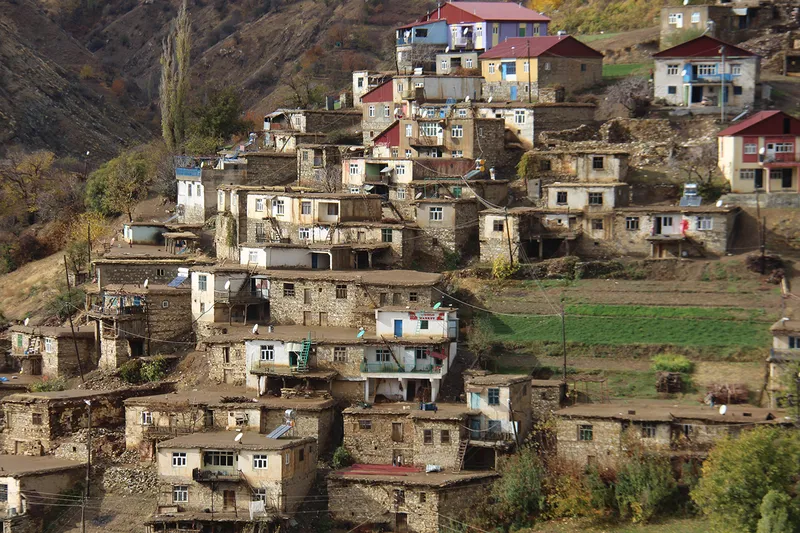 Tarihi köyün bozuk yol çilesi halkı canından bezdirdi