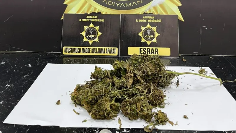 Adıyaman’da klima ünitesine gizlenmiş 149 gram esrar ele geçirildi  - Videolu Haber