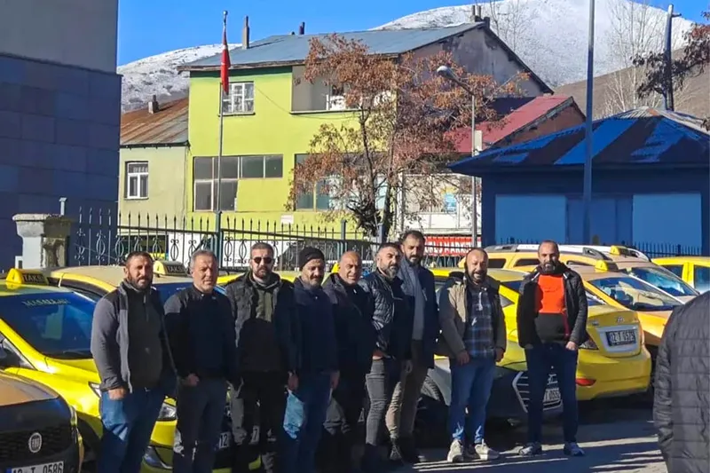 Bingöl Karlıova’da taksiciler yeniden hizmete başladı