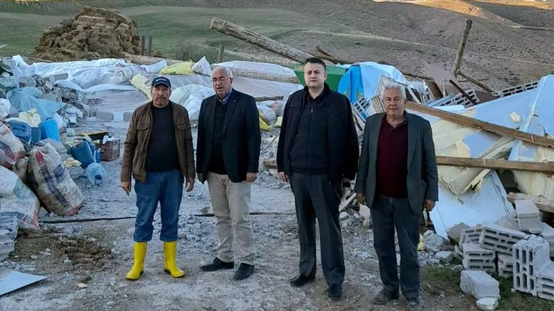 AK Parti İlçe Başkanı Halil Etili: Zarar gören vatandaşları ziyaret ettik