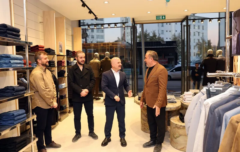 Vali Osman Varol Gölbaşı Caddesi esnafını ziyaret etti 