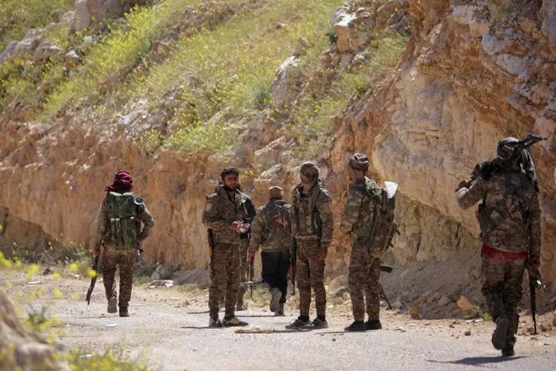 Rakka kırsalında gerilim: PKK/YPG, Suriye ordusu noktalarına saldırdı