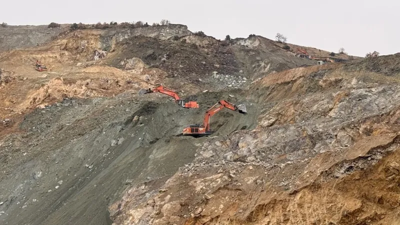 Sivas’ta göçük altında kalan şantiye müdürünü arama çalışmaları sürüyor