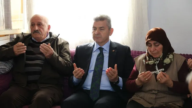 Artvin Valisi Ergün, Ardanuç’ta şehit ailesi ziyaretlerinde bulundu