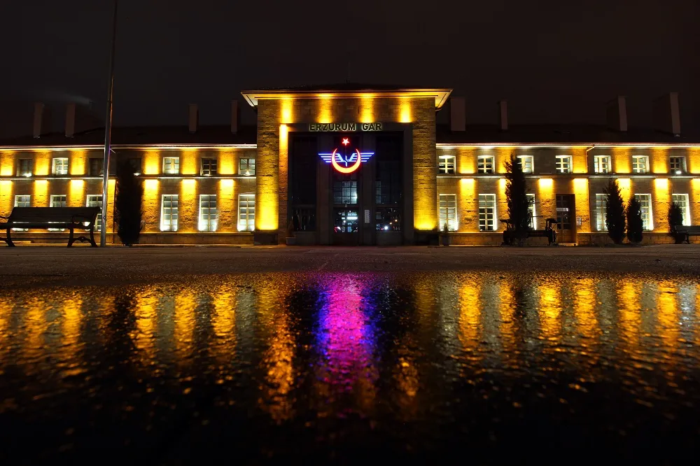 “Müjdeymiş… Sadaka mı Dağıtıyorsunuz?”