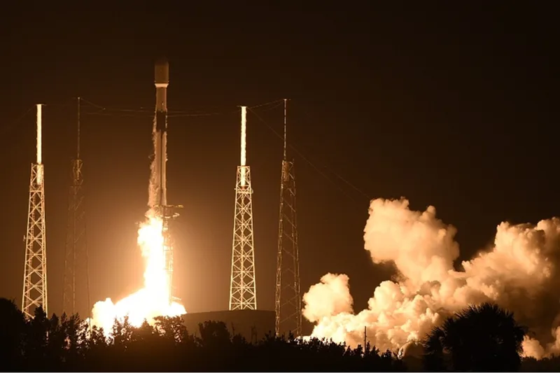 SpaceX 28 Starlink internet uydusunu yörüngeye fırlattı