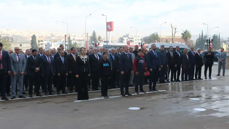 Adıyaman’da Öğretmenler Günü düzenlenen törenle kutlandı  - Videolu Haber
