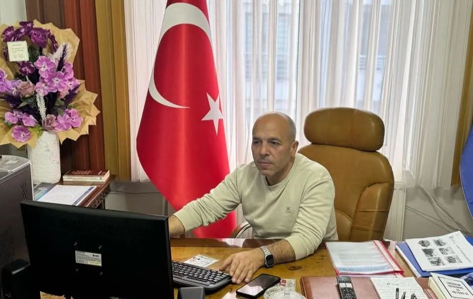 BİLGİNİN VE SEVGİNİN MİMARLARINA YARINLARIMIZI AYDINLATAN TÜM ÖĞRETMENLERİMİZE SELAM OLSUN...