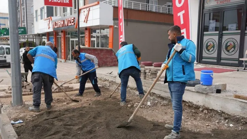 Yavuz Selim ve Karapınar mahallelerinde kaldırım yenileme çalışmaları sürüyor  - Videolu Haber