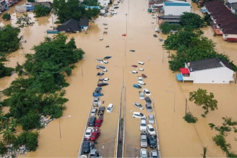 Son 300 yılın en yoğun yağışını yaşayan Tayland