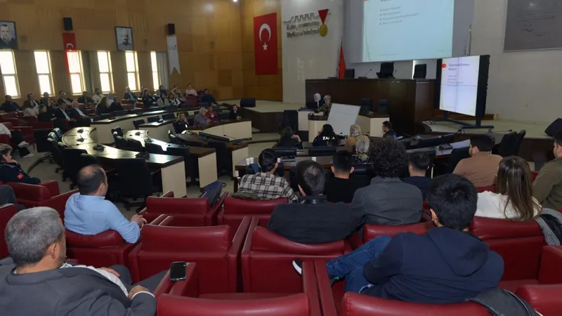 Büyükşehir, Hizmet Kalitesini Yükseltecek Eğitim Programlarını Devam Ettiriyor