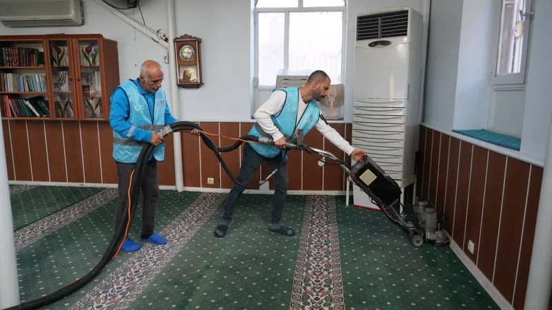 Adıyaman Belediyesi’nden ibadethanelerde yoğun temizlik çalışması  - Videolu Haber