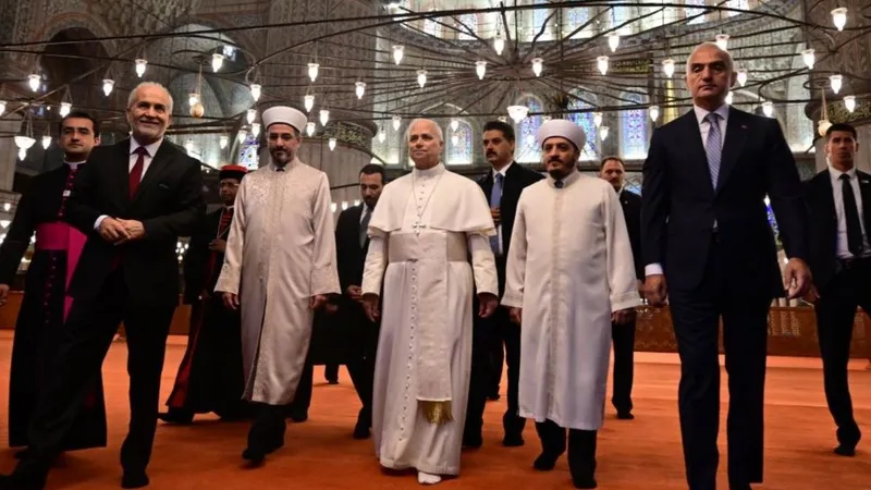 Papa 14. Leo, Sultanahmet Camii’ni ziyaret etti