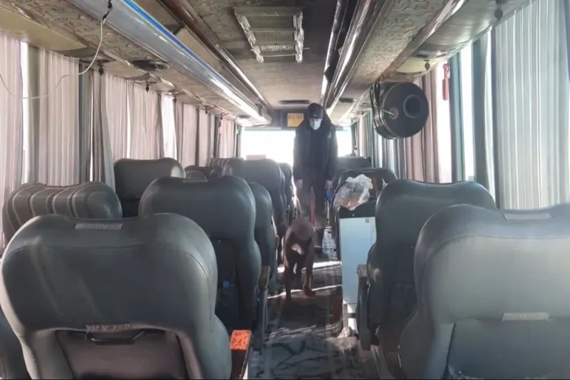 İran plakalı yolcu otobüsündeki yangın tüplerinin içinde uyuşturucu çıktı