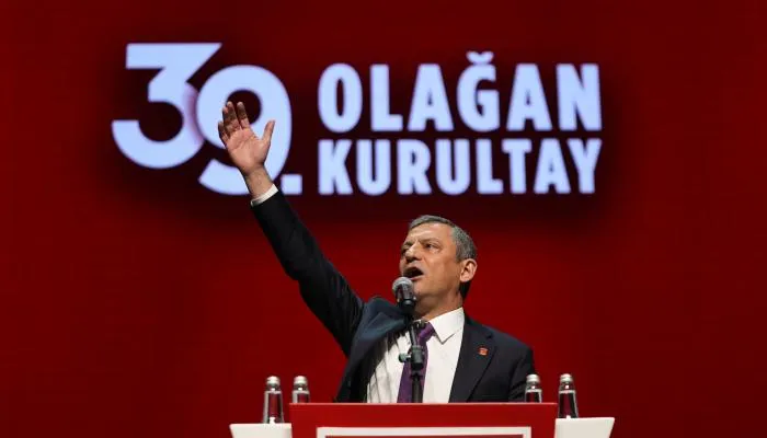 Özgür Özel Yeniden Başkan: Alkışların Altında Saklanan Soru