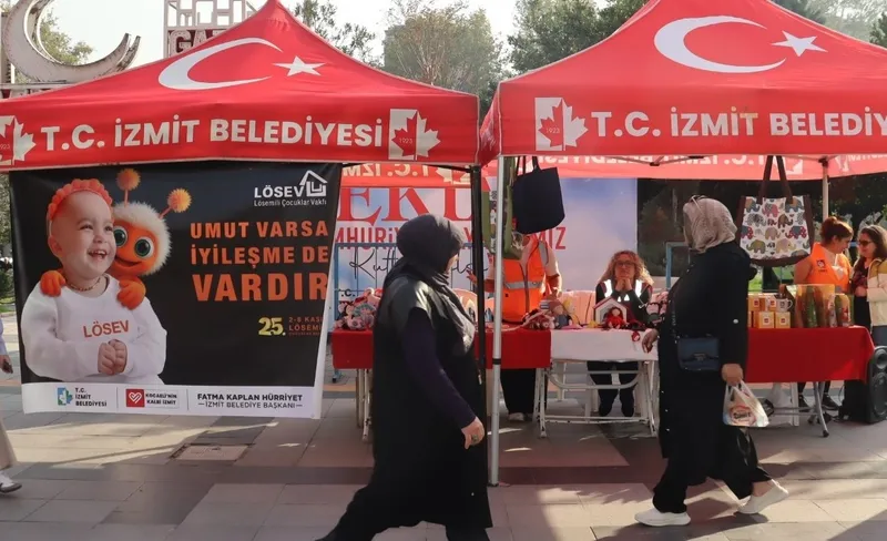 İzmit’te Lösemili Çocuklar İçin Bağış Stantları Kuruldu