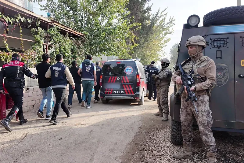Adıyaman merkezli silah kaçakçılığı operasyonu: 28 şüpheli yakalandı