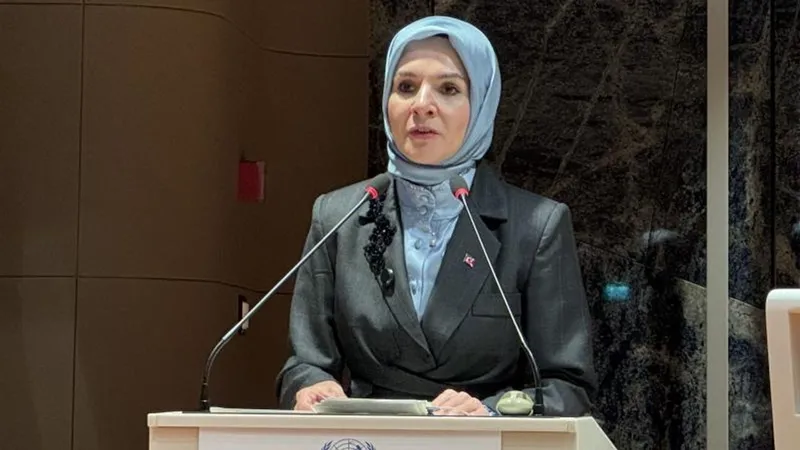 Bakan Göktaş: Aileyi yeniden merkeze almak küresel bir sorumluluk