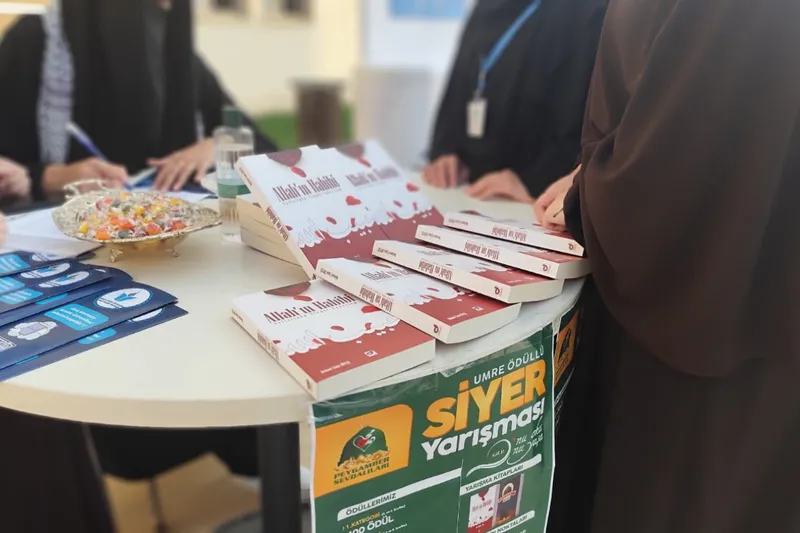 İdeal Gençlik Hanım Topluluğu tarafından siyer yarışması için stant açıldı