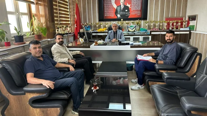 Adıyaman Belediyespor, sporcularının akademik ve saha başarısını inceledi  