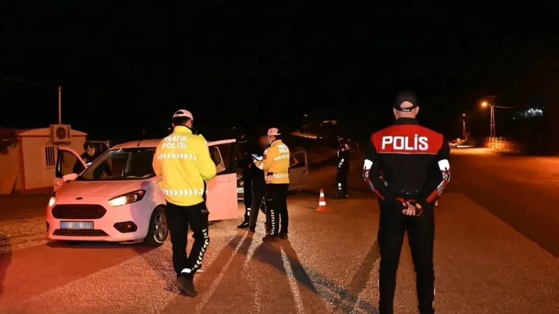Adıyaman’da aranan 55 kişi yakalandı, uyuşturucu operasyonunda 4 kişi tutuklandı 