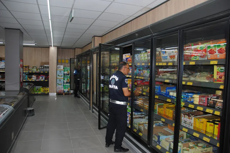 Şanlıurfa’da zabıtadan zincir marketlere denetim