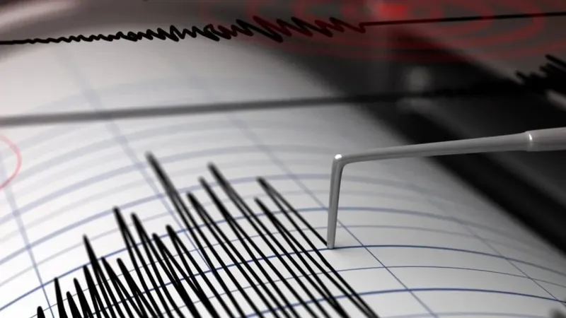 Balıkesir’de 4.9 şiddetinde deprem: Çevre illerde de hissedildi 