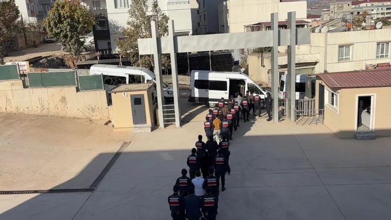 Kahramanmaraş ve Gaziantep’te tefecilik operasyonu: 17 şüpheli tutuklandı 