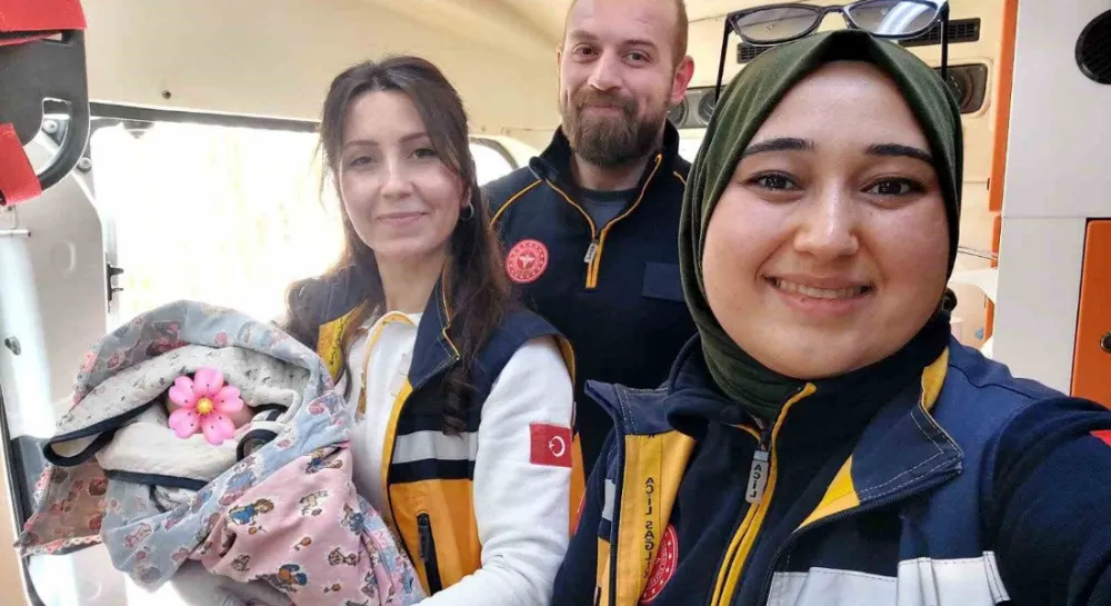 Ambulansta mucize doğum