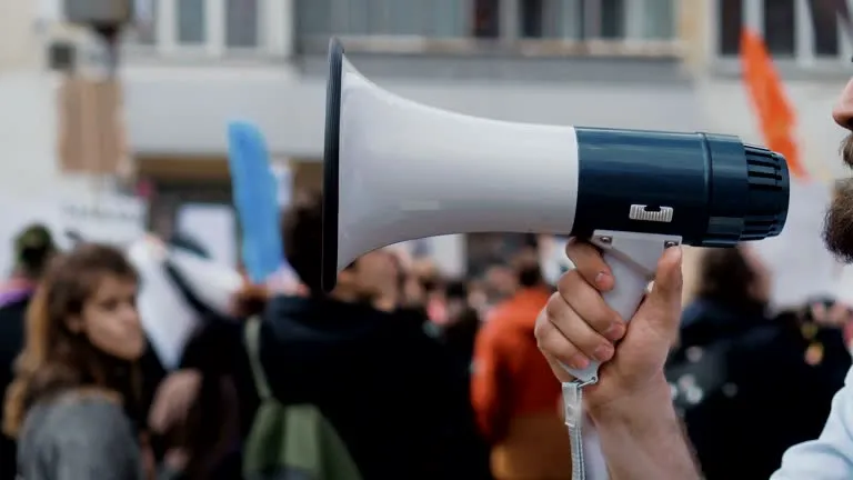  DUYAN YOK, HERKES ANLATIYOR