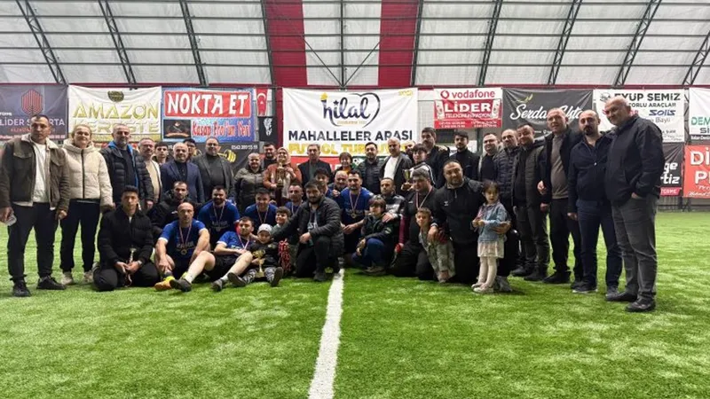 Terme’de 15 takımlı futbol turnuvasının finalinde Fenk Mahallesi büyük ilgi altında şampiyonluğa ulaştı