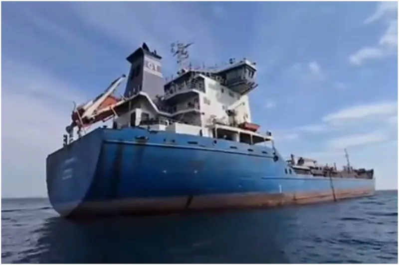 İran, Umman Denizi’nde 6 milyon litre kaçak yakıt taşıyan petrol tankerini durdurdu