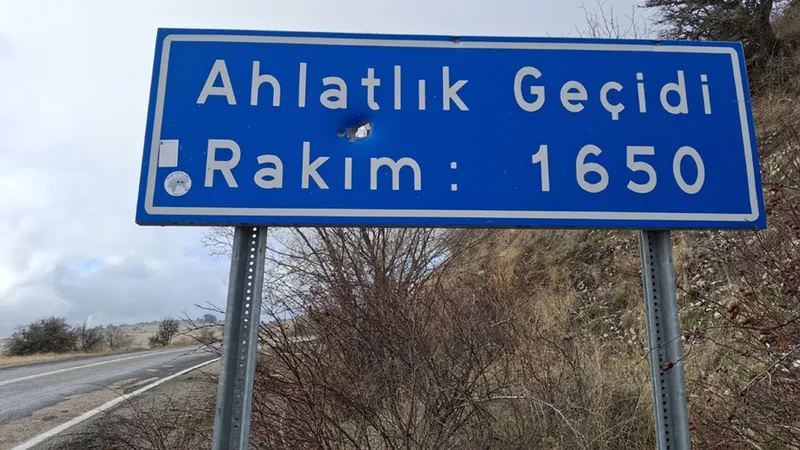 Karayolları ekipleri sürücüleri sis nedeniyle uyardı