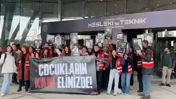 Yusuf Tekin’i Protesto Eden TİP’li 17 Öğrenci Gözaltında