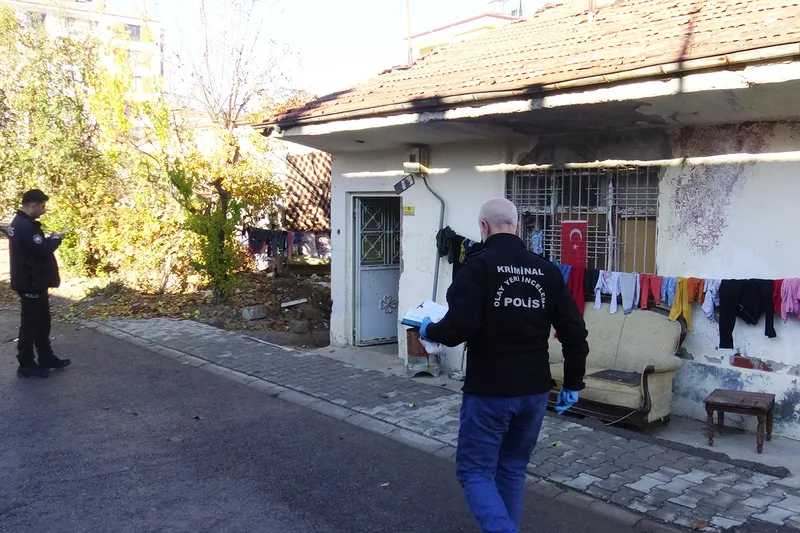 Fenalaşarak hastaneye kaldırılan kardeşlerden biri öldü diğer yoğun bakımda