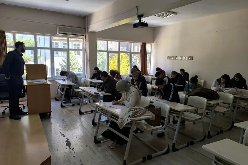 Sağlık Bakanlığı aday memur eğitim sınavları Siirt’te iki oturum halinde gerçekleştirildi