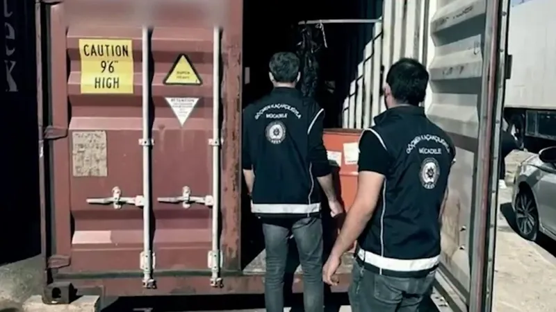 Mersin Limanı’nda göçmen kaçakçılığı operasyonu: 13 gözaltı