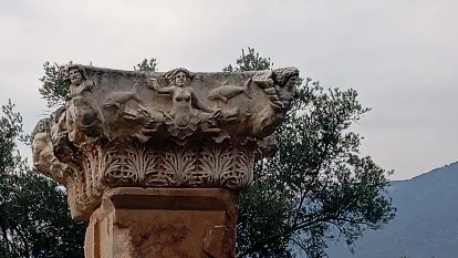 dış mekan, gökyüzü, heykel, ağaç içeren bir resim

Açıklama otomatik olarak oluşturuldu