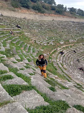 dış mekan, çim, kişi, şahıs, yürüyüş yapma içeren bir resim

Açıklama otomatik olarak oluşturuldu