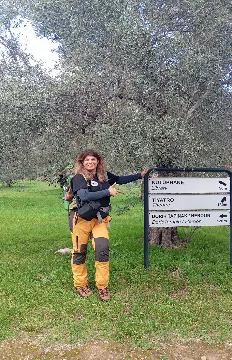 dış mekan, çim, ağaç, ayakkabı içeren bir resim

Açıklama otomatik olarak oluşturuldu