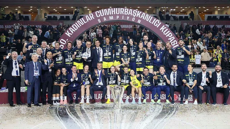 Fenerbahçe Opet, Cumhurbaşkanlığı Kupası’nda yine zirvede