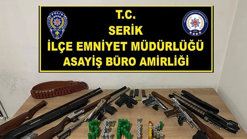 Serik’te 12 adrese eş zamanlı baskın: 8 gözaltı