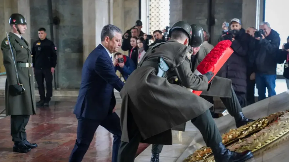 Özgür Özel: “CHP Yeni Kadrolarıyla Geleceğe Yürüyor”