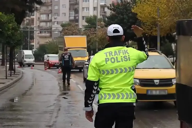Adana’da bir haftada 10 bin 864 sürücüye işlem uygulandı