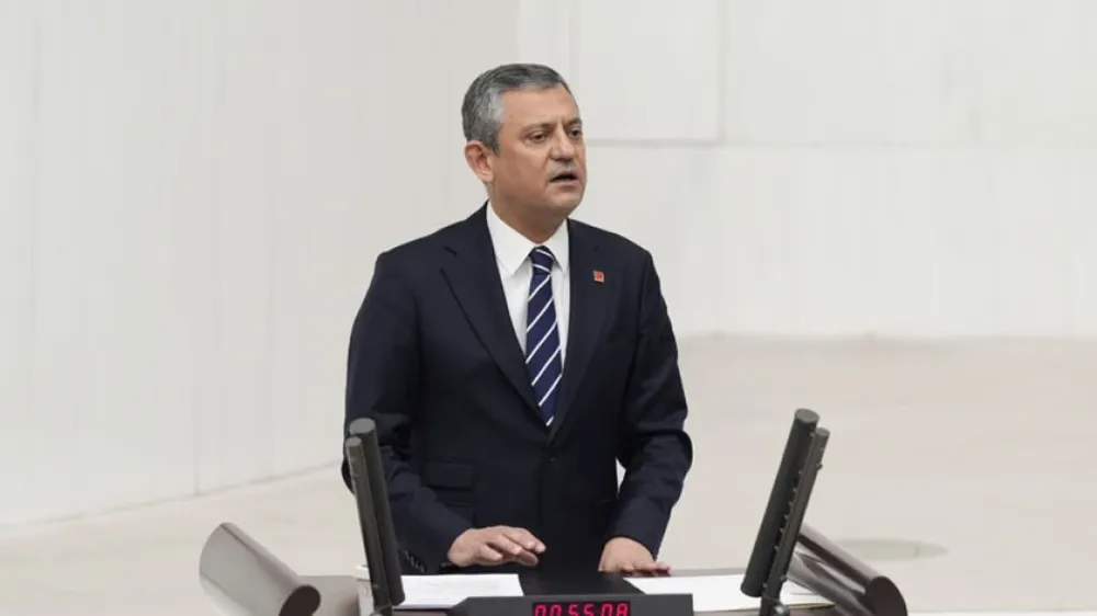 Özgür Özel’den Hükûmete Sert Bütçe Eleştirisi: “12 Maaşın Üçü Vergiye Gidiyor!”