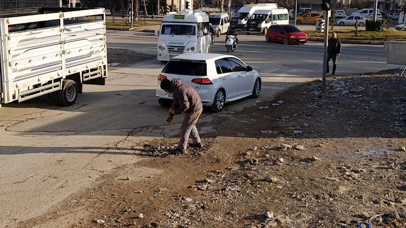 Vatandaş karayolları ve belediyeden ümidi kesti: 