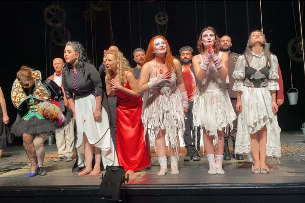 Bursa Devlet Tiyatrosu Othello ile Nazım Hikmet Kültürevinde sahne aldı