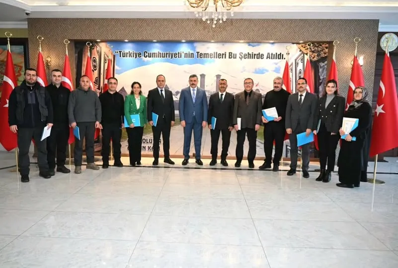 Vali Çiftçi kendi basınını takdir etti…