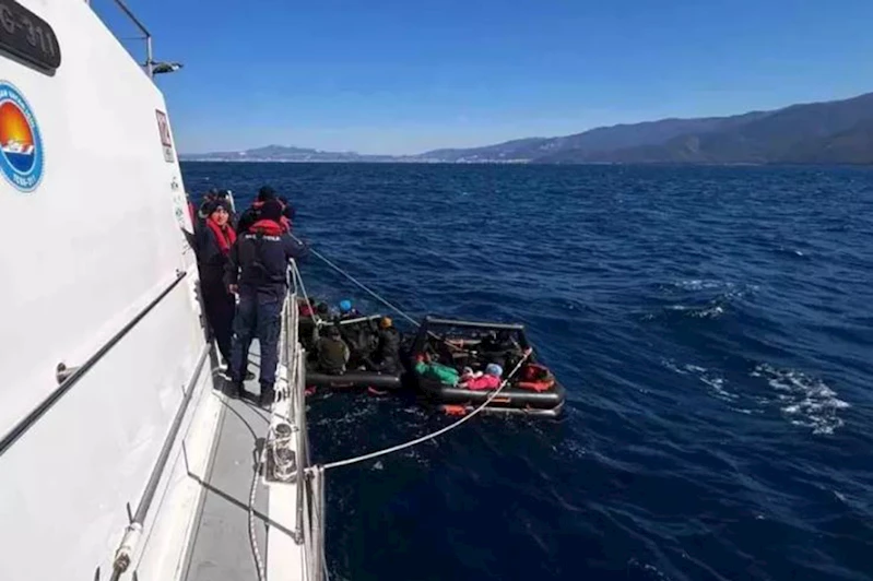 Kuşadası açıklarında 30 düzensiz göçmen kurtarıldı